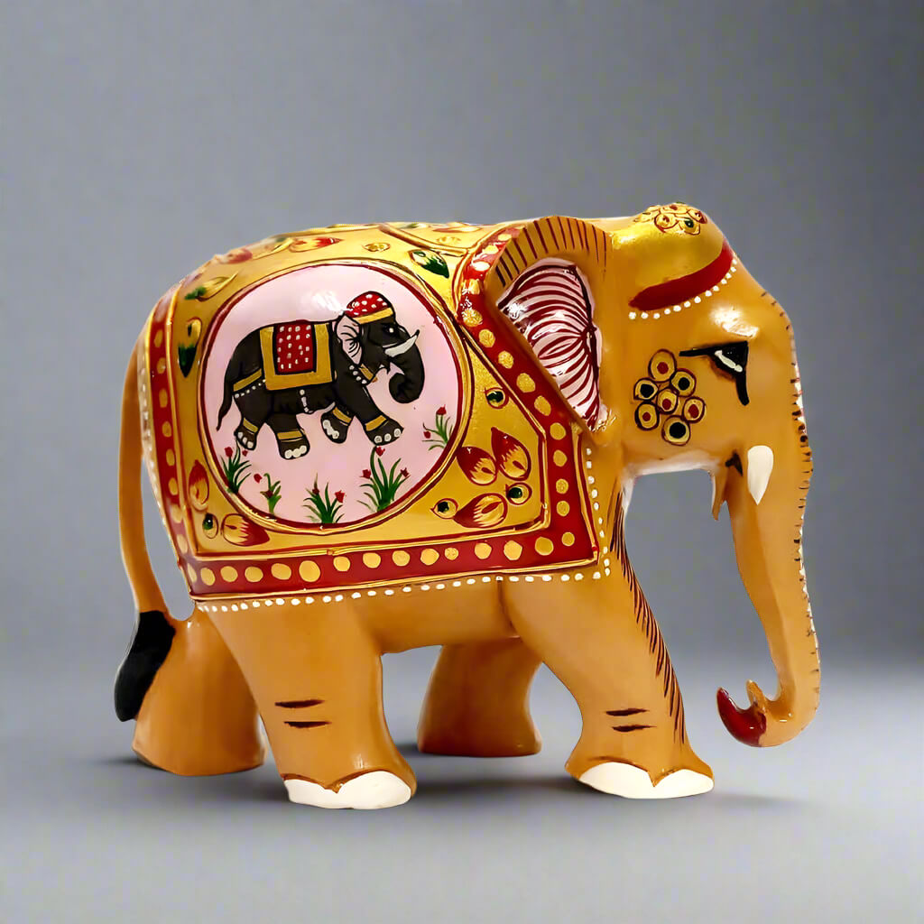 A 10cm wooden elephant showpiece, a great decorative item for hotels and restaurants.