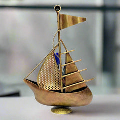 A 30cm sturdy metal pen holder that serves as a beautiful piece of desk decor.