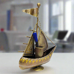 A boat-shaped pen organizer with an amazing metallic color combination.