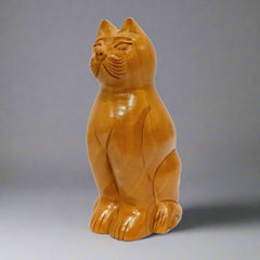 A decorative cat idol figurine, perfect for home decor or as a collector's item.