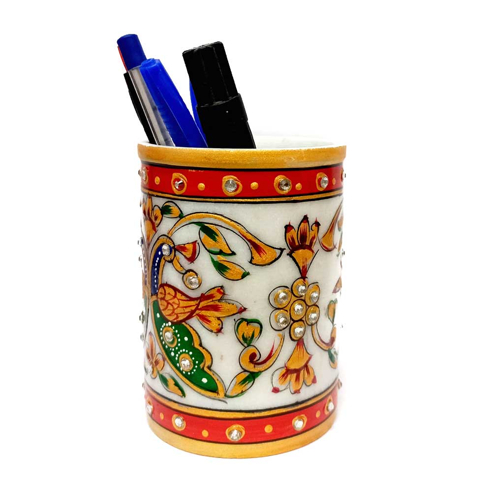 An elegant marble pen holder, a perfect and stylish gift for colleagues, friends, or family.