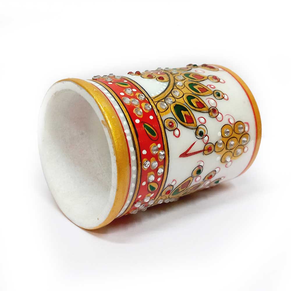 A 10cm multicolor marble pen holder, a perfect blend of functionality and style for a cluttered desk.