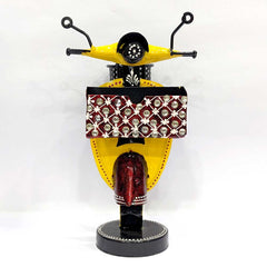 A new and different scooter-shaped pen holder, an appreciation-worthy gift item.
