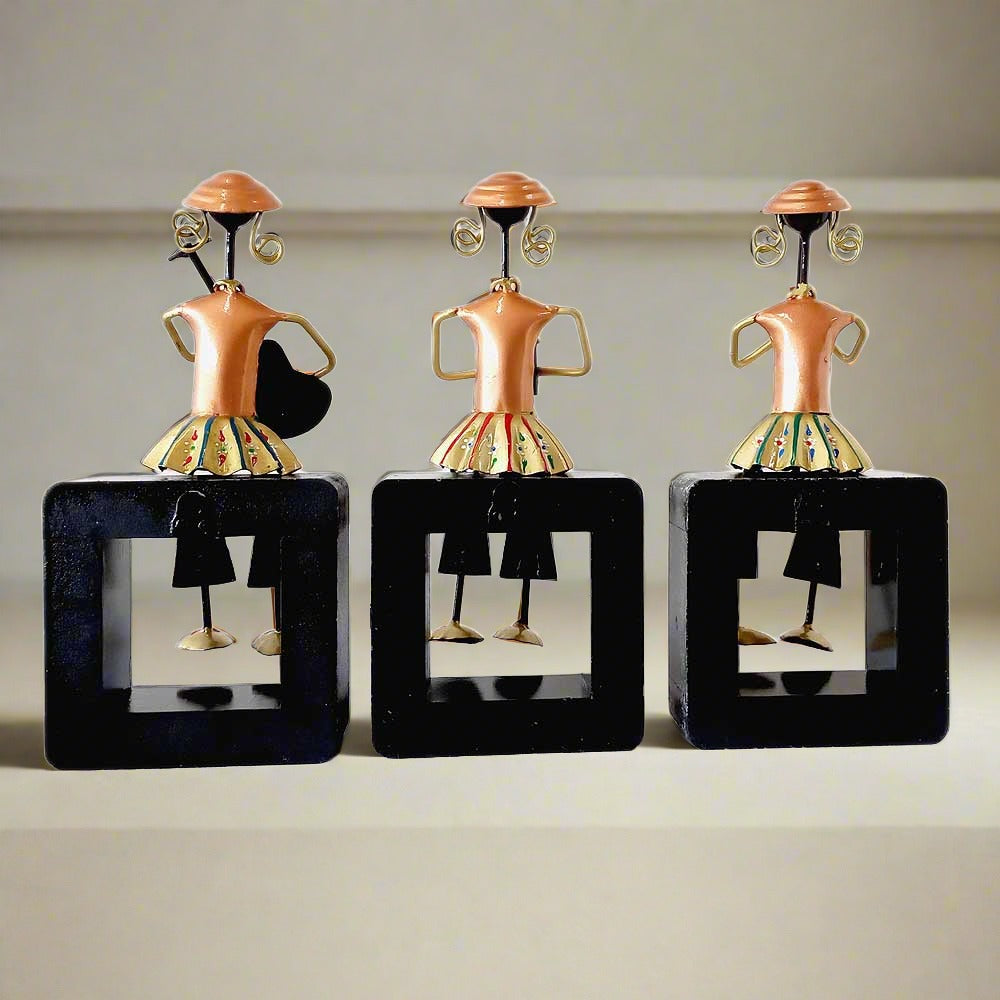 A 3-piece musical dolls showpiece on a wooden frame with amazing hand painting.