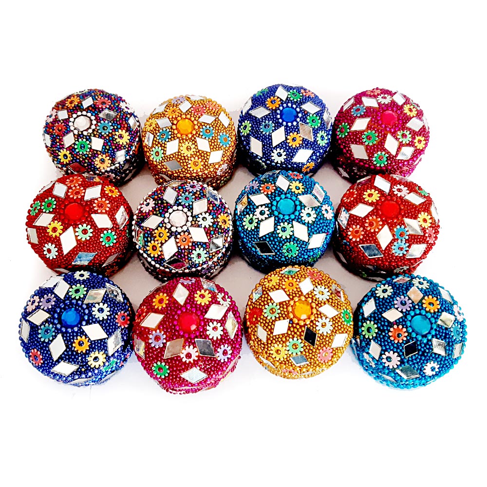 A 5cm round-shaped Jaipuri kumkum box, a perfect gift item for festivals.