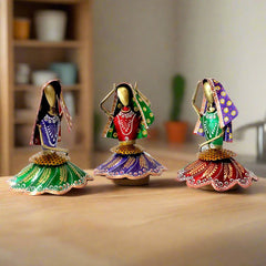 A hand-painted set of metal dolls that give a beautiful Rajasthani heritage look to your home.