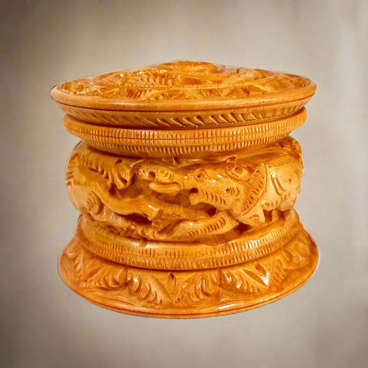 A handmade wooden jewellery box with excellent hand workmanship, a perfect option for gifting.