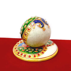A stunning pure marble sphere timepiece, a perfect and attractive piece for office decor.