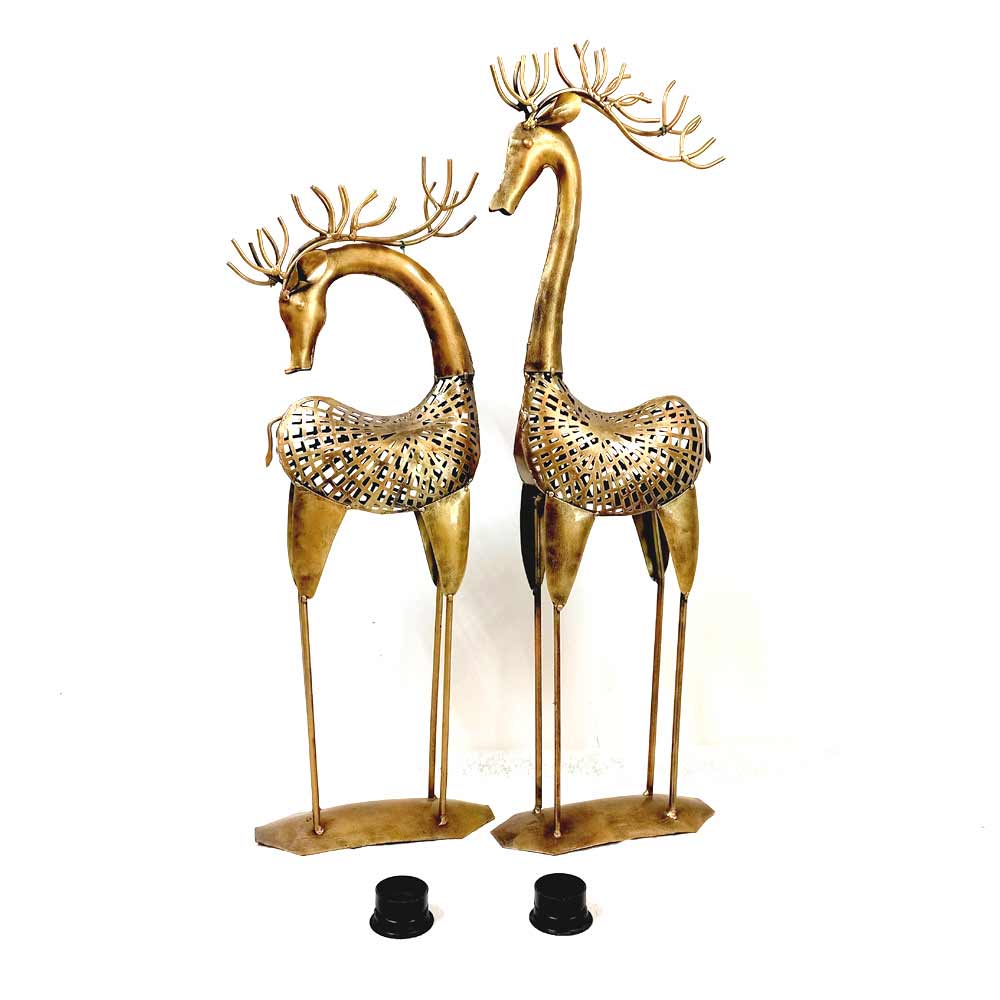 A metal deer pair candle stand, a great and spectacular gift idea for a loved one.