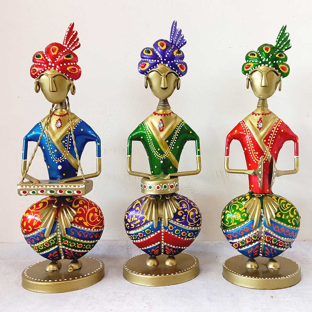 A metal Rajasthani musician showpiece, a beautiful and amazing gift item.