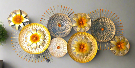 Discover inspiring modern metal wall décor ideas to enhance your living room. Create a warm yet stylish space with artistic and durable designs.