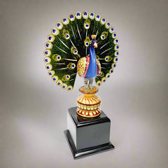 Peacock dol