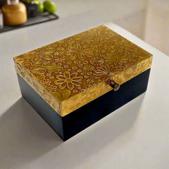 This compact wooden box features elegant brass embellishment on its lid, giving it a royal, heritage look – perfect for gifting or décor.