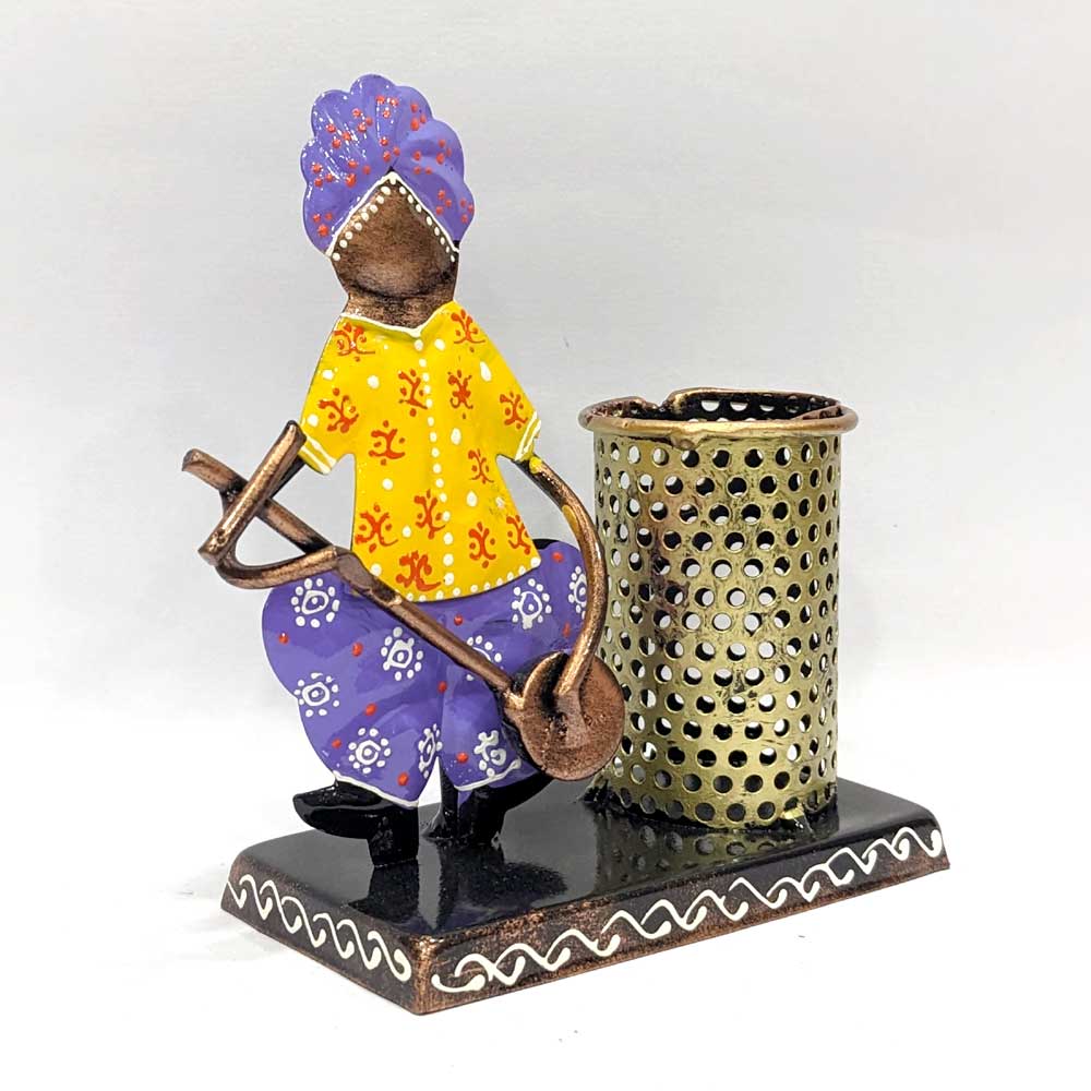 A cute Rajasthani-style pen stand, a perfect gift for any occasion.