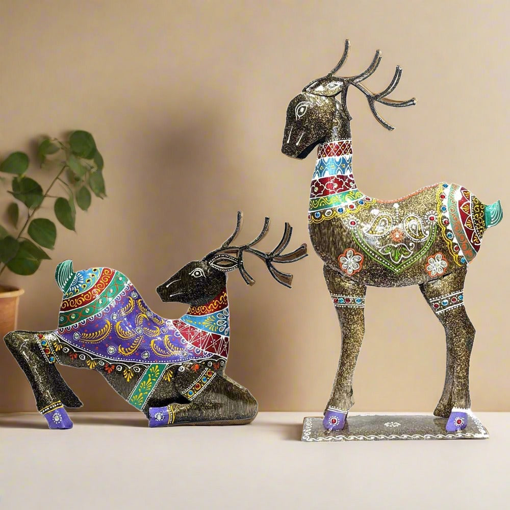  A handmade metal painted deer pair set, perfect for home decor and gifting.