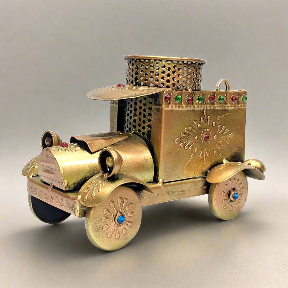 A handmade metallic car pen holder with a beautiful and distinct vintage look.