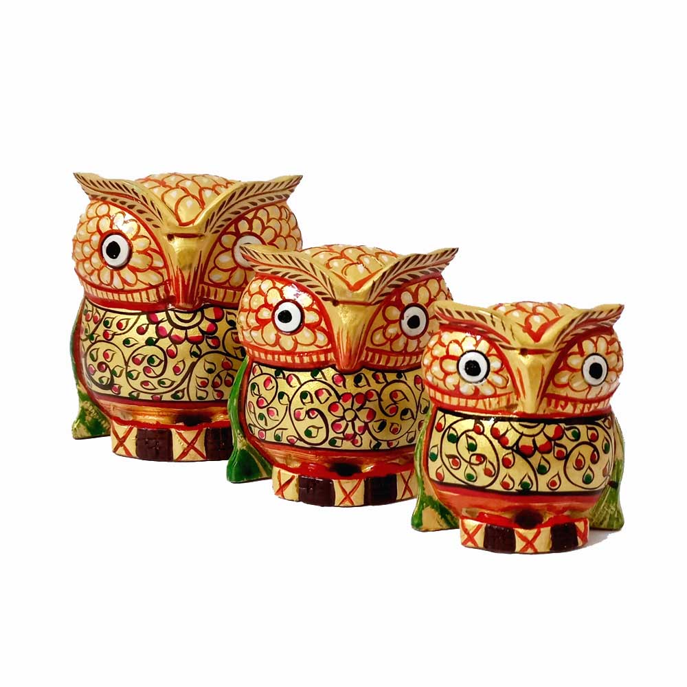 A handmade wooden owl statue set, with multi-color painting that looks amazing.