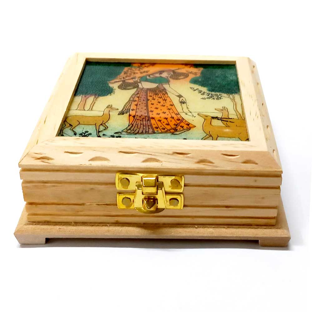 Symbol of elegance pine wood jewelry box – 13cm LxW x5cm H for daily vanity use, weddings & housewarming keepsakes.
