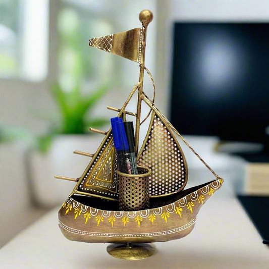 A metal pen stand with a boat design, a perfect addition to your office desk that will grab everyone's attention.
