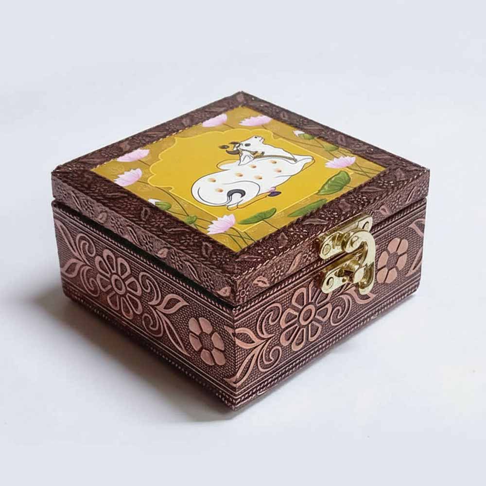 Front view of Pichwai Krishna motif on oxidized copper wooden jewellery box