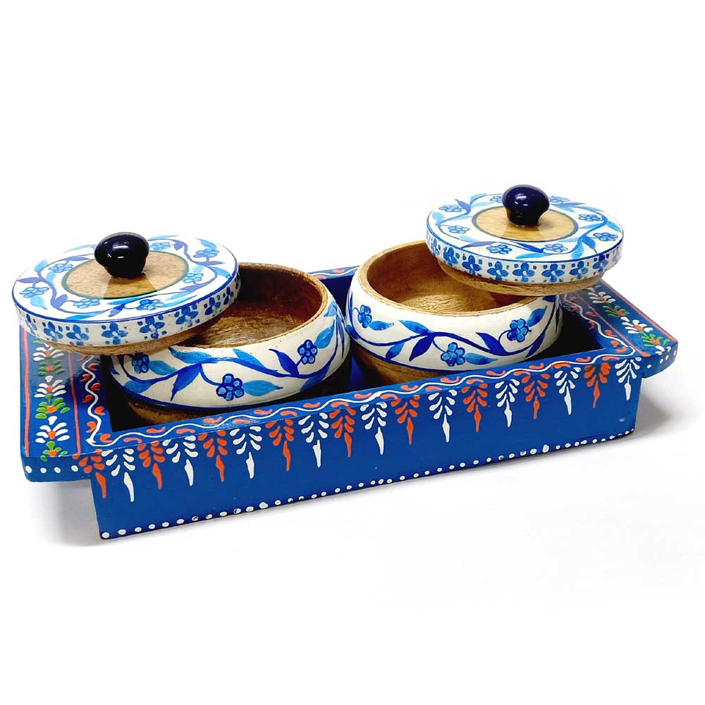 A beautiful set of round wooden bowls and tray, a perfect Diwali gift.