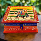 A traditional Rajasthani painting of a ammbari on a wooden trinket box.