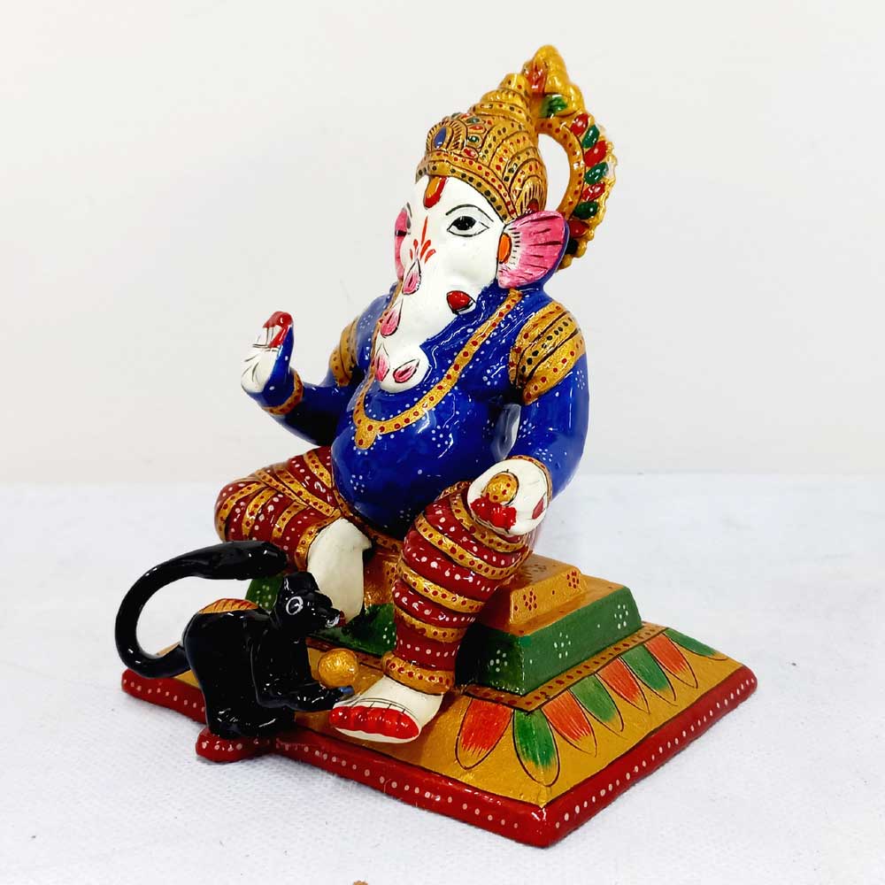 Ganesh idol with mouse