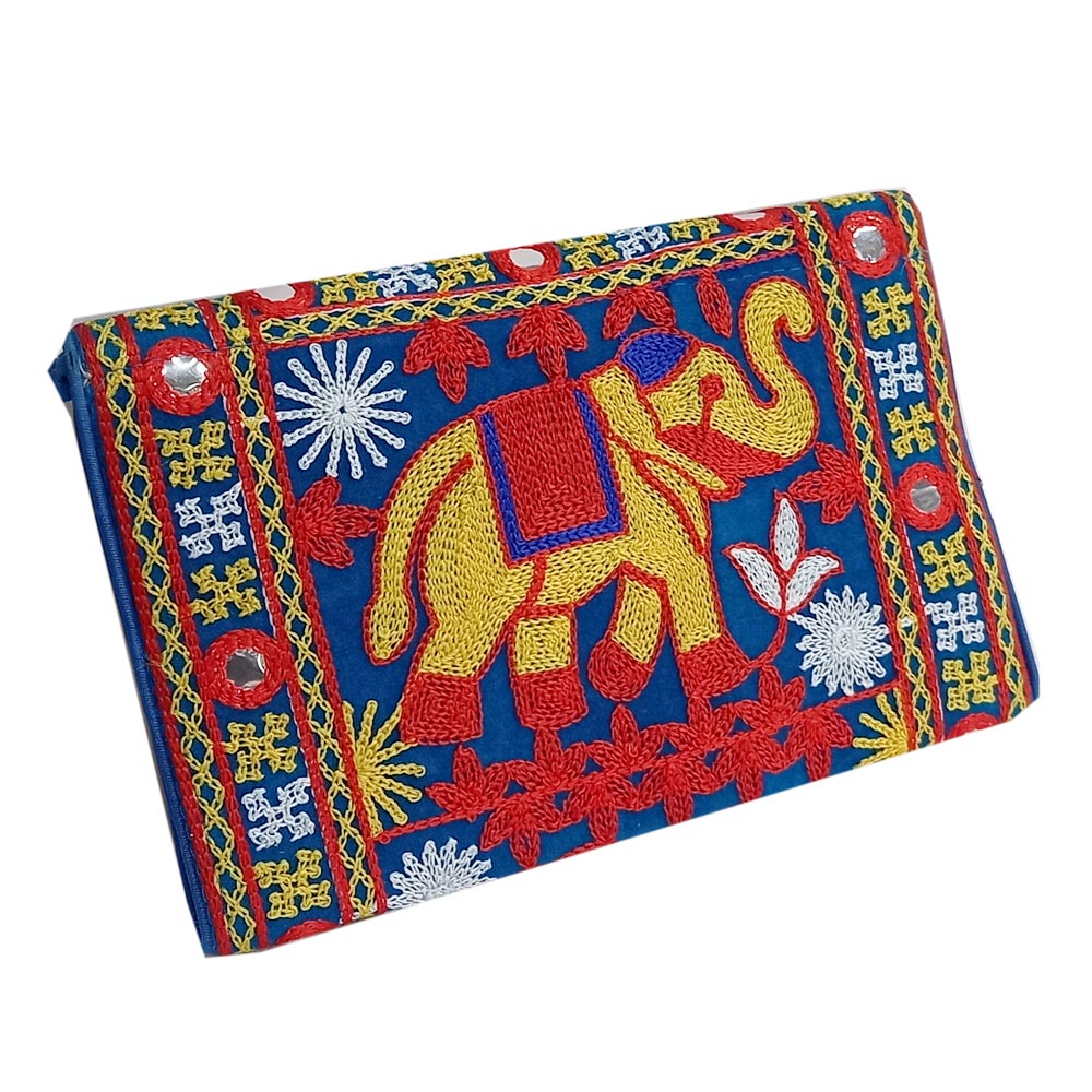 Elegant cotton clutch bag embroidered with traditional patterns, ideal as a gift for girls and women.