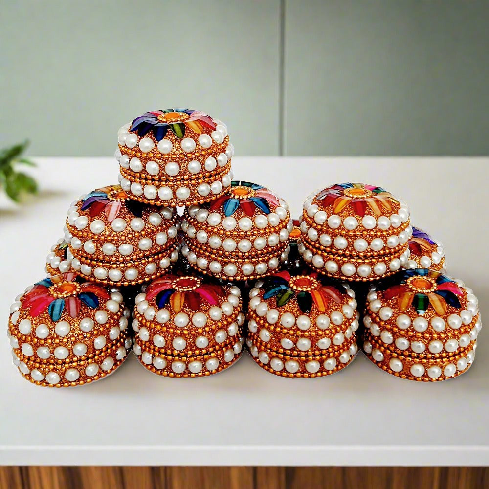 A beautiful and attractive decorative kumkum/sindoor box, a great gift for women during festivals.