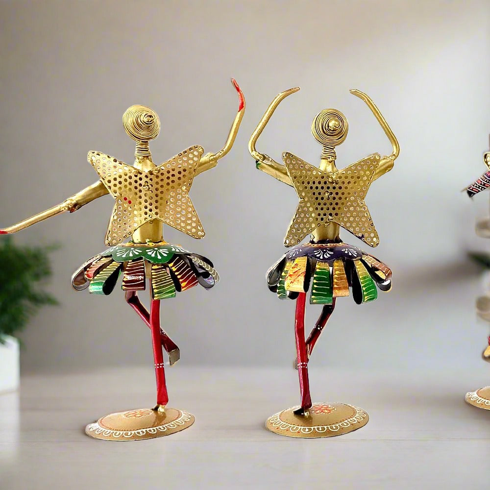 A set of hand-painted metal dolls, an attractive showpiece that adds charm to your home's interior decoration.
