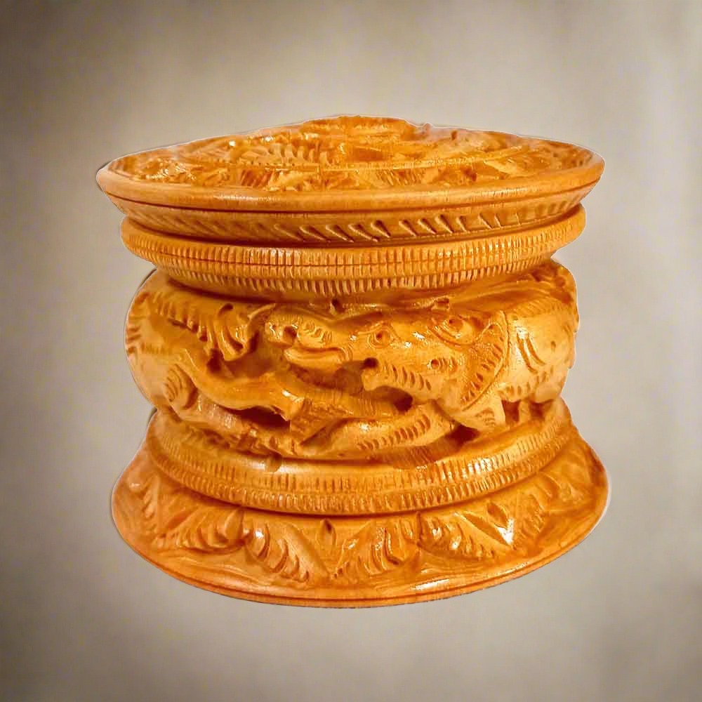 Front view of round Kadamba wood powder box with excellent bangle cut-threading workmanship